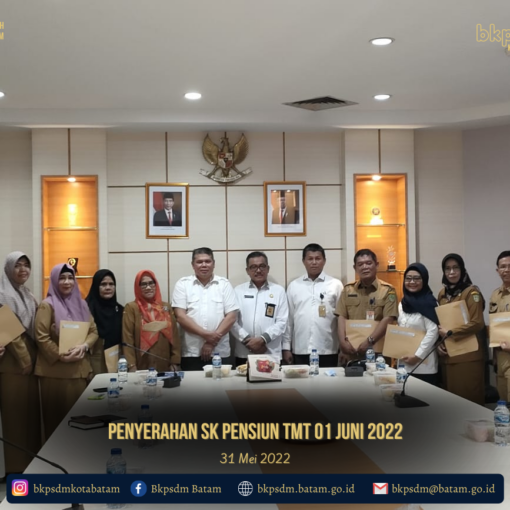 Penyerahan SK Pensiun Pegawai Pemerintah Kota Batam