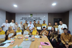 Penyerahan-SK-Pensiun-TMT-01-Agustus-2025-12 Penyerahan-SK-Pensiun-TMT-01-Agustus-2025-12