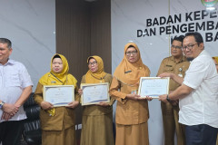 Penyerahan-SK-Pensiun-TMT-01-Agustus-2025-3