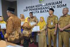Penyerahan-SK-Pensiun-TMT-01-Agustus-2025-5 Penyerahan-SK-Pensiun-TMT-01-Agustus-2025-5
