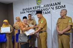 Penyerahan-SK-Pensiun-TMT-01-Agustus-2025-6 Penyerahan-SK-Pensiun-TMT-01-Agustus-2025-6