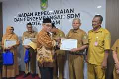 Penyerahan-SK-Pensiun-TMT-01-Agustus-2025-7 Penyerahan-SK-Pensiun-TMT-01-Agustus-2025-7