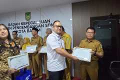 Penyerahan-SK-Pensiun-TMT-01-Agustus-2025-9 Penyerahan-SK-Pensiun-TMT-01-Agustus-2025-9