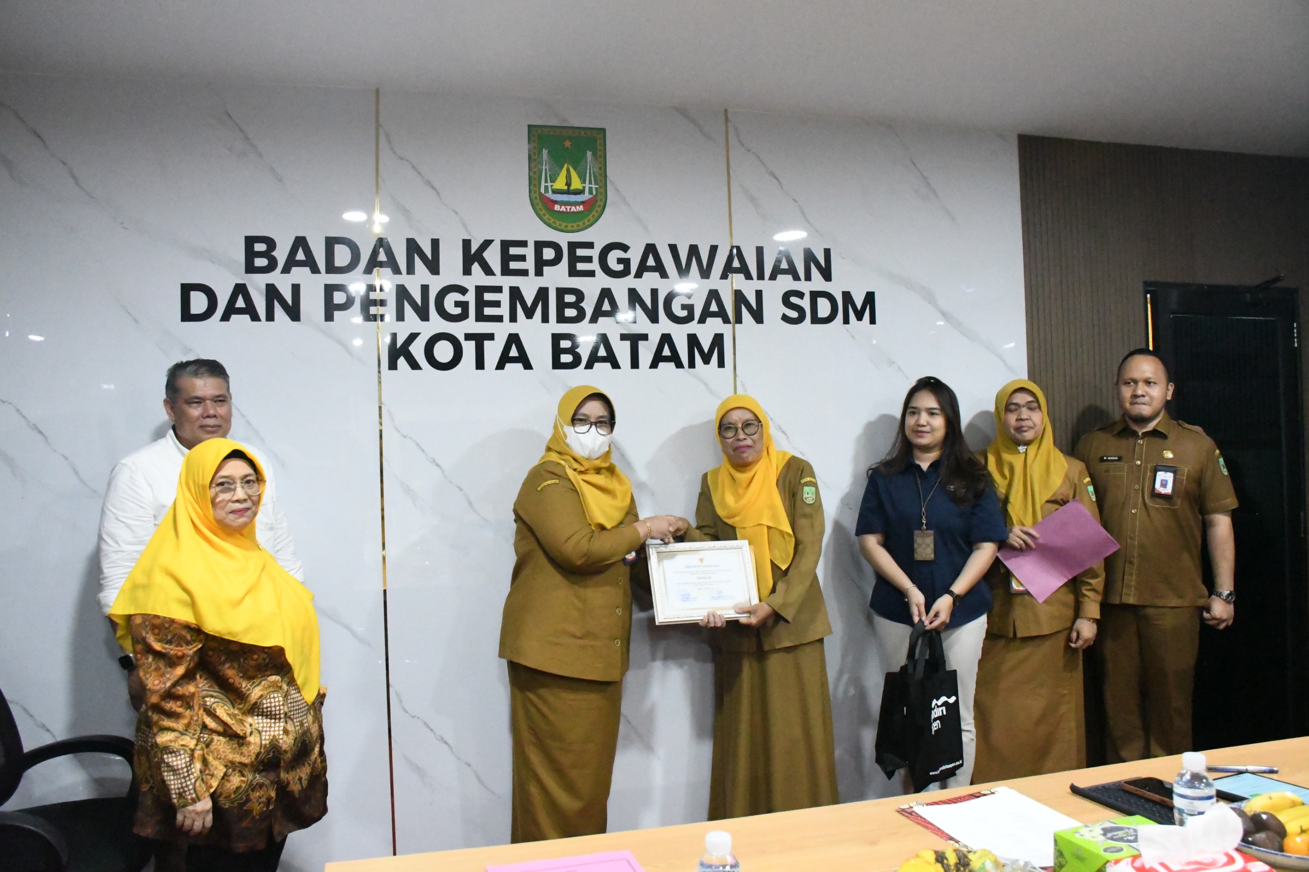 Penyerahan-SK-Pensiun-BUP-TMT-01-April-2026-13