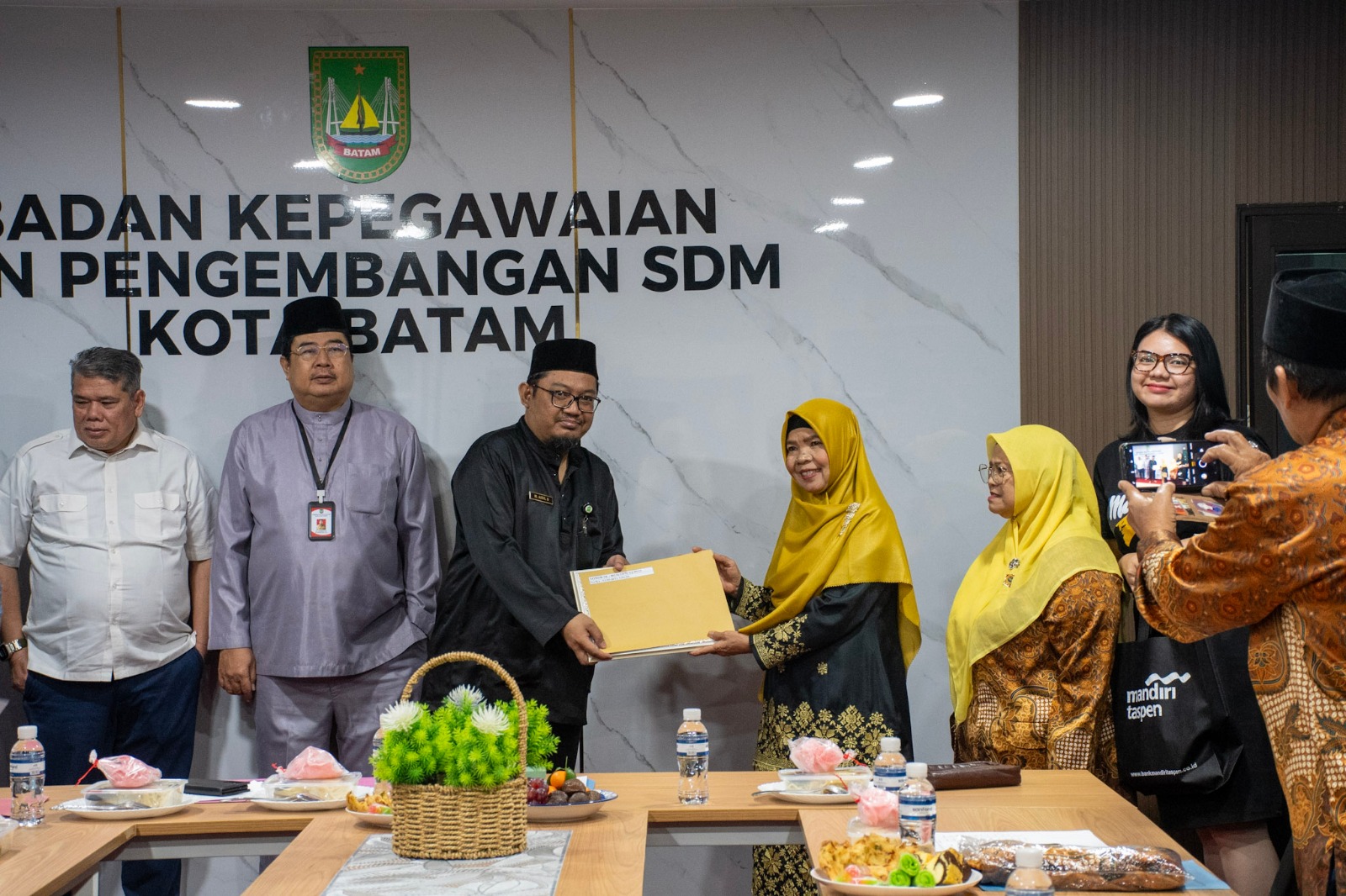 Penyerahan-SK-Pensiun-BUP-TMT-01-Februari-2026-10