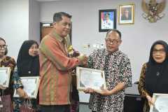 Penyerahan-SK-Pensiun-TMT-01-Juni-2024-300524-3 Penyerahan-SK-Pensiun-TMT-01-Juni-2024-300524-3