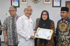 Penyerahan-SK-Pensiun-TMT-01-Juni-2024-300524-4 Penyerahan-SK-Pensiun-TMT-01-Juni-2024-300524-4