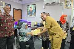 Penyerahan-SK-Pensiun-TMT-01-Juli-2024-6 Penyerahan-SK-Pensiun-TMT-01-Juli-2024-6