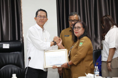 Penyerahan-SK-Pensiun-TMT-01-Juli-2025-12 Penyerahan-SK-Pensiun-TMT-01-Juli-2025-12