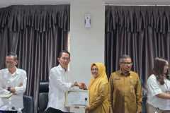 Penyerahan-SK-Pensiun-TMT-01-Juli-2025-16 Penyerahan-SK-Pensiun-TMT-01-Juli-2025-16