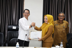 Penyerahan-SK-Pensiun-TMT-01-Juli-2025-5 Penyerahan-SK-Pensiun-TMT-01-Juli-2025-5