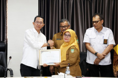 Penyerahan-SK-Pensiun-TMT-01-Juli-2025-8