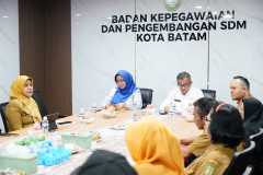 1_Penyerahan-SK-Pensiun-TMT-01-Juni-2025-2 1_Penyerahan-SK-Pensiun-TMT-01-Juni-2025-2