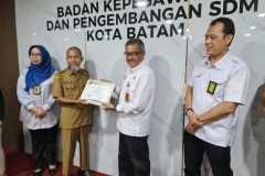 Penyerahan-SK-Pensiun-TMT-01-Juni-2025-1 Penyerahan-SK-Pensiun-TMT-01-Juni-2025-1