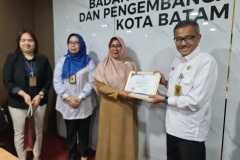Penyerahan-SK-Pensiun-TMT-01-Juni-2025-12 Penyerahan-SK-Pensiun-TMT-01-Juni-2025-12