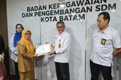 Penyerahan-SK-Pensiun-TMT-01-Juni-2025-14 Penyerahan-SK-Pensiun-TMT-01-Juni-2025-14