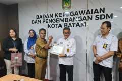 Penyerahan-SK-Pensiun-TMT-01-Juni-2025-16