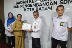 Penyerahan-SK-Pensiun-TMT-01-Juni-2025-5 Penyerahan-SK-Pensiun-TMT-01-Juni-2025-5