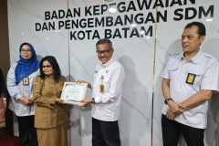 Penyerahan-SK-Pensiun-TMT-01-Juni-2025-9 Penyerahan-SK-Pensiun-TMT-01-Juni-2025-9