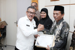 Penyerahan-SK-Pensiun-TMT-01-Mei-2024-9