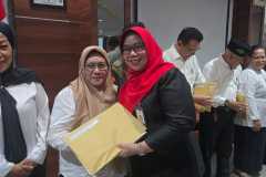 Penyerahan-SK-Pensiun-TMT-01-Oktober-10 Penyerahan-SK-Pensiun-TMT-01-Oktober-10