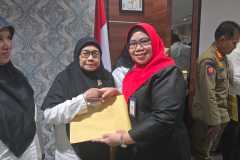 Penyerahan-SK-Pensiun-TMT-01-Oktober-12 Penyerahan-SK-Pensiun-TMT-01-Oktober-12