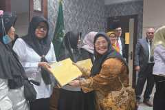 Penyerahan-SK-Pensiun-TMT-01-Oktober-4- Penyerahan-SK-Pensiun-TMT-01-Oktober-4-