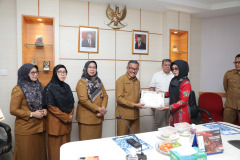 Penyerahan-Piagam-Penghargaan-dan-SK-pensiun-BUP-TMT-01-Oktober-2024-9