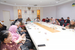 Penyerahan-Piagam-Penghargaan-dan-SK-pensiun-BUP-TMT-01-Oktober-2024 Penyerahan-Piagam-Penghargaan-dan-SK-pensiun-BUP-TMT-01-Oktober-2024
